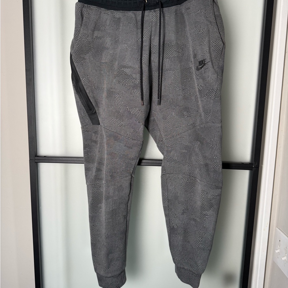 Nike Men's Patterned Gray Joggers
